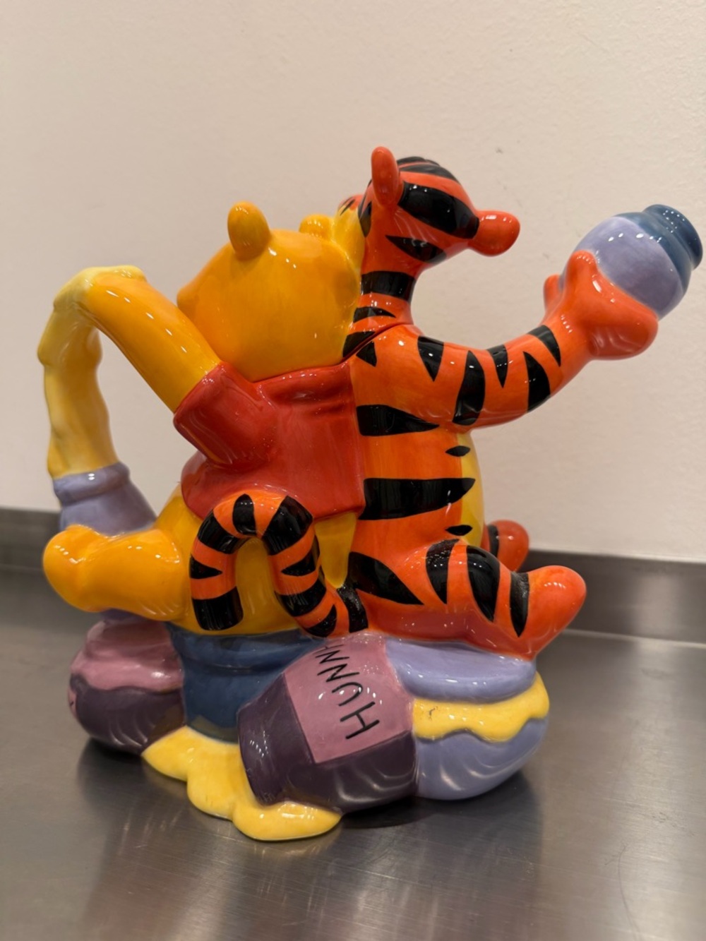 Rare Winnie the Pooh & Tigger Ceramic Honey teapot  - Yellow/Orange - Picture 3 of 8